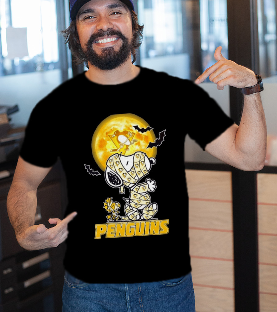 Pittsburgh Penguins Snoopy Woodstock Mummy Halloween Moon Bats T-Shirt