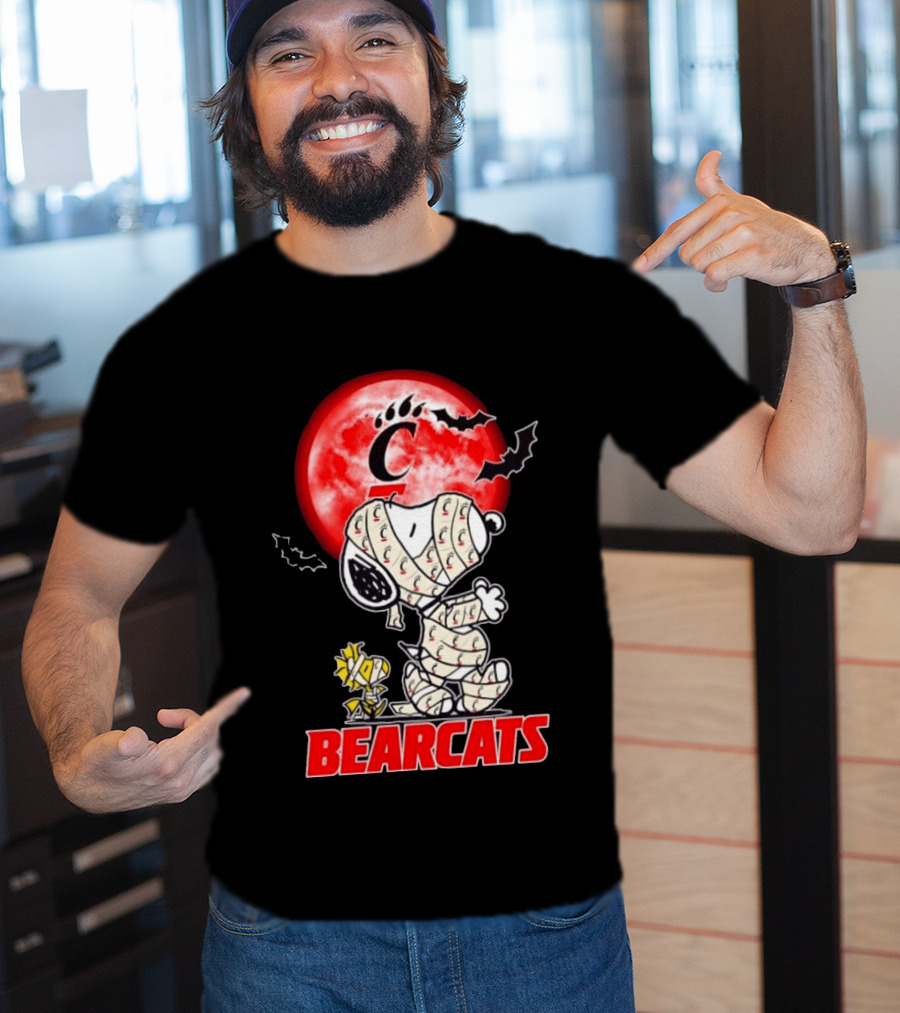 Cincinnati Bearcats Snoopy Woodstock Mummy Halloween Moon T-Shirt