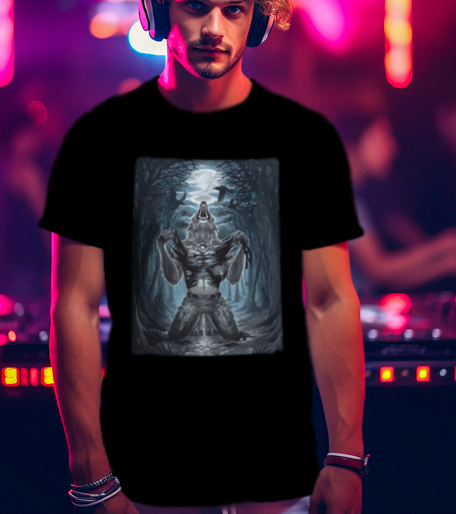 Howling Werewolf Under Full Moon In Dark Forest With Ravens T-Shirt