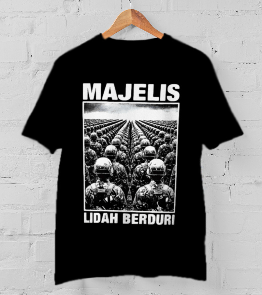 Majelis Lidah Berduri Soldiers In Formation Back View T-Shirt