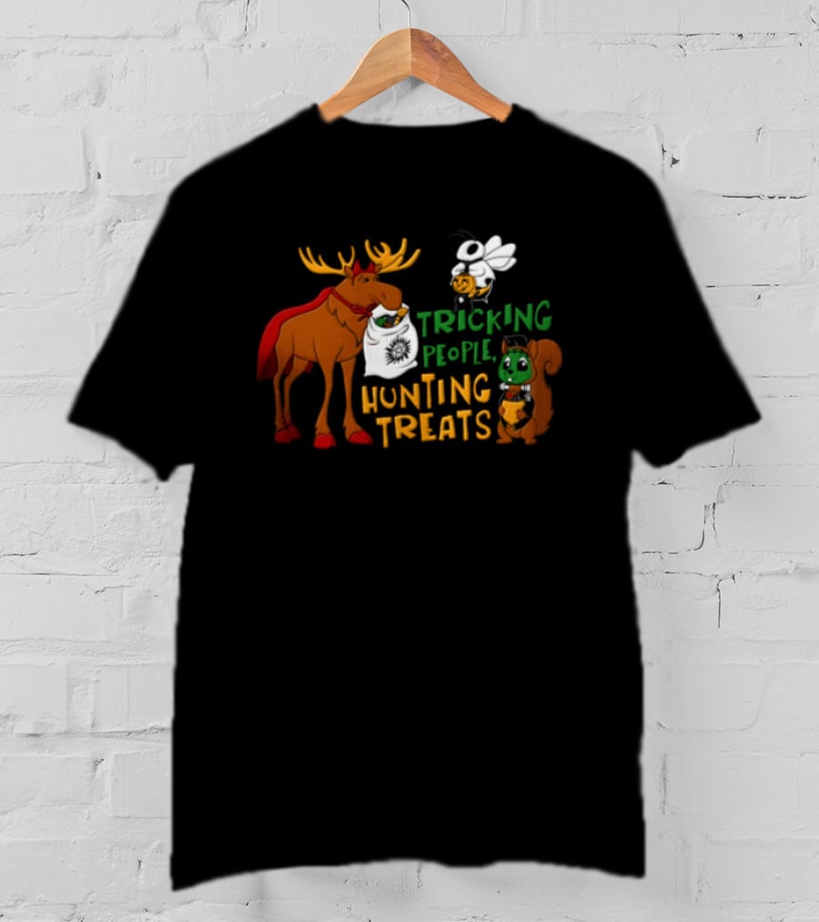 Tricking People Hunting Treats Moose Squirrel Ghost Halloween T-Shirt