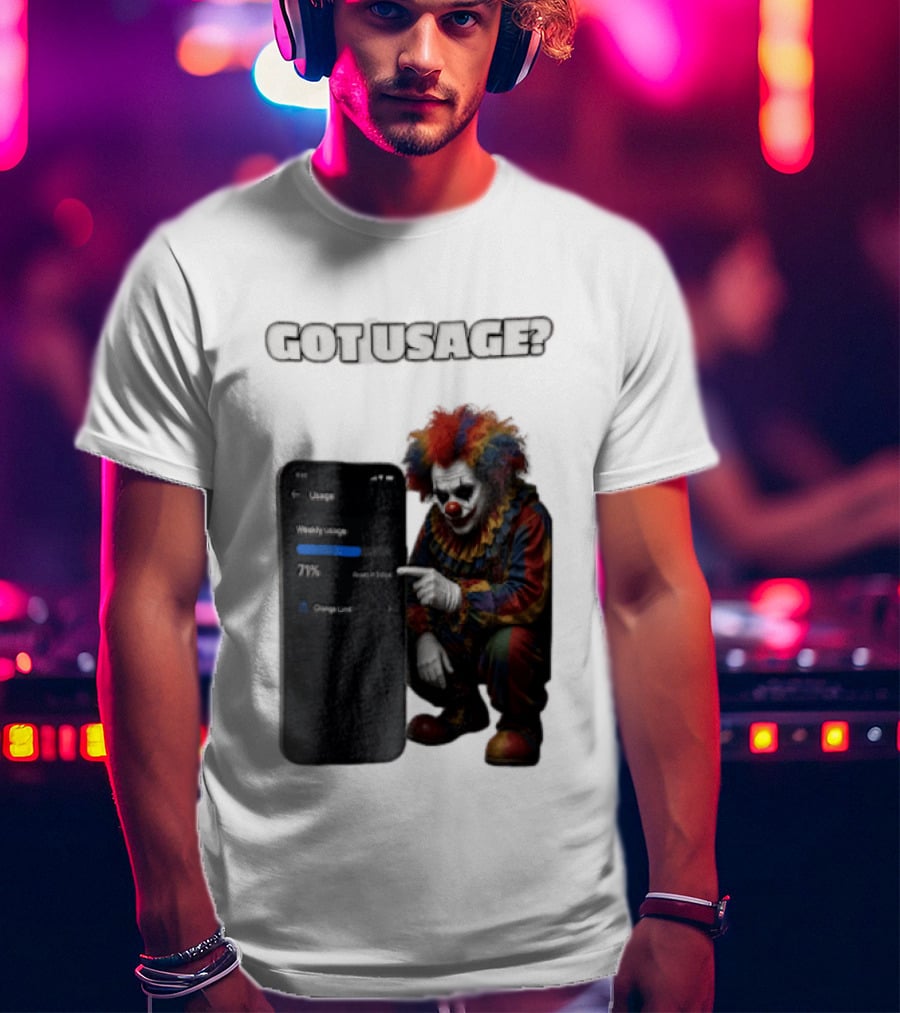 GOT Usage Clown Pointing At Smartphone Screen Weekly Usage 71% T-Shirt