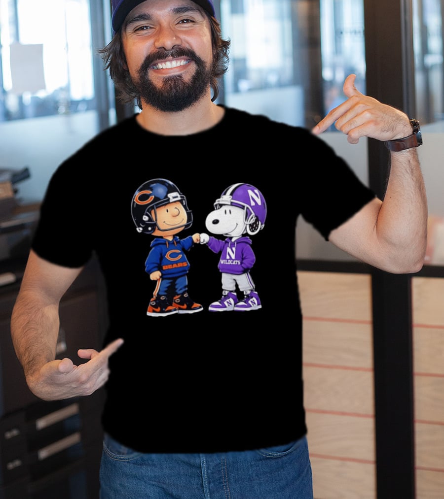 Peanuts Collaboration Chicago Bears Northwestern Wildcats Fist Bump Charlie Brown Snoopy Football Fans T-Shirt