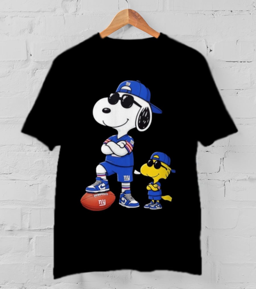 Snoopy And Woodstock In New York Giants Team T-Shirt
