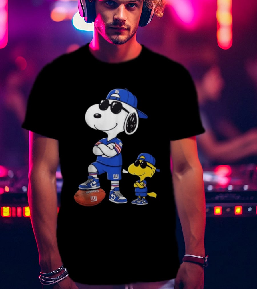 Snoopy And Woodstock In New York Giants Team T-Shirt
