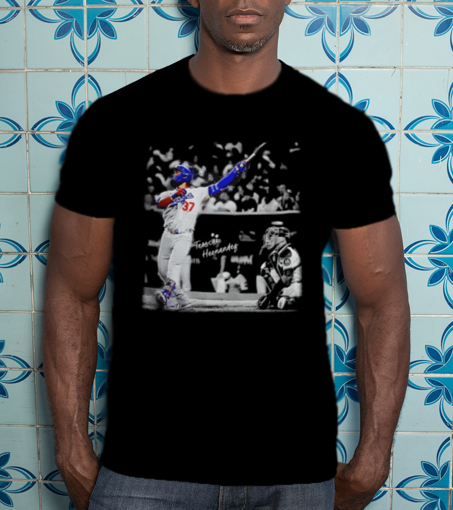 Los Angeles Dodgers Teoscar Hernandez Baseball Player Number 37 Swinging Pose T-Shirt