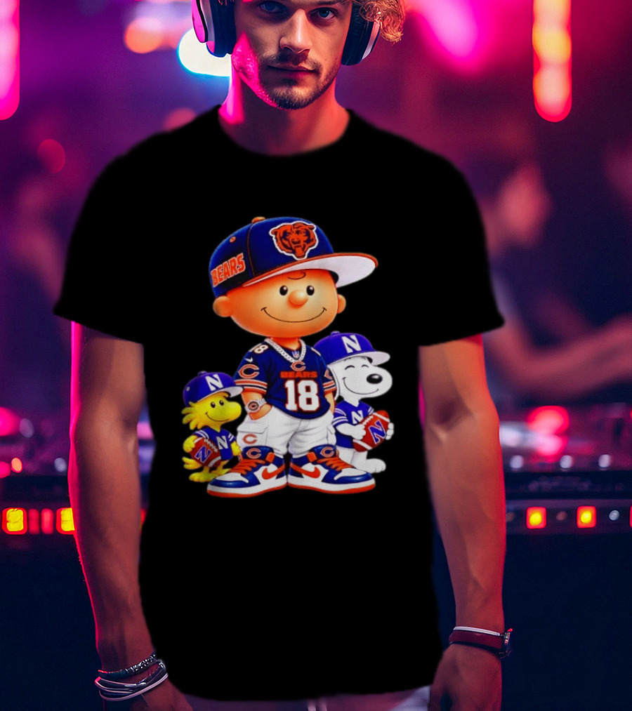 Charlie Brown And Snoopy Chicago Bears 18 With Woodstock In Football Gear T-Shirt
