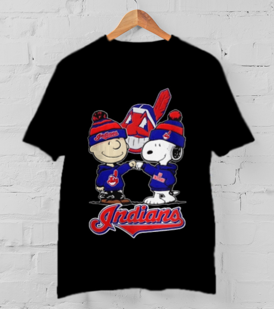 Cleveland Indians Charlie Brown Snoopy Fist Bumping Peanuts Fan Gear T-Shirt