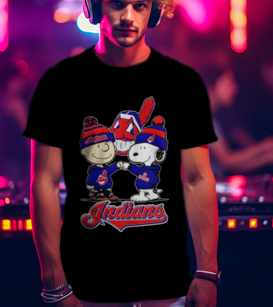 Cleveland Indians Charlie Brown Snoopy Fist Bumping Peanuts Fan Gear T-Shirt