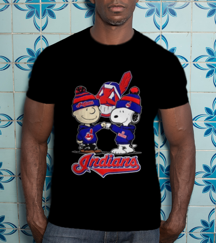 Cleveland Indians Charlie Brown Snoopy Fist Bumping Peanuts Fan Gear T-Shirt