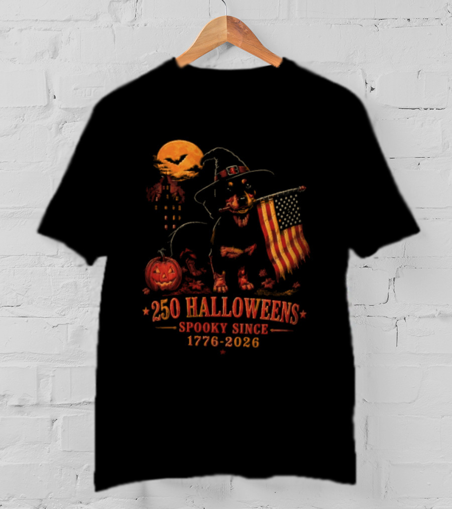 250 Halloweens Spooky Since 1776 2026 Dachshund Dog Lover T-Shirt