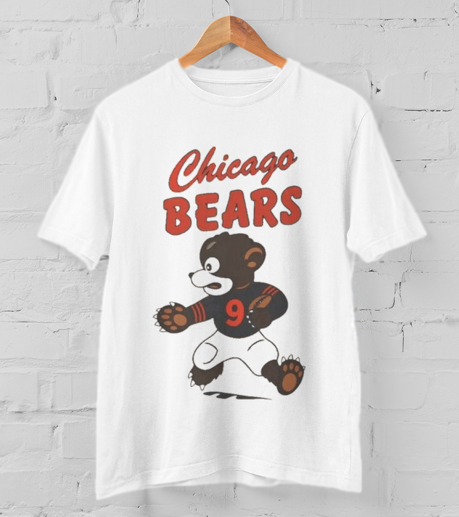 Chicago Bears Vintage Running Bear Illustration Football 9 T-Shirt