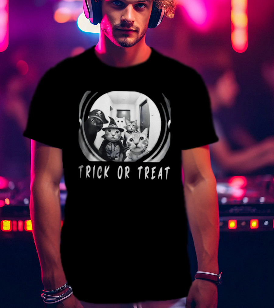 Trick Or Treat Cats Halloween 2026 T-Shirt