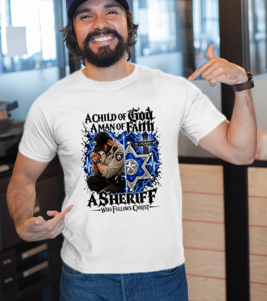 A Child Of God A Man Of Faith A Sheriff Who Follows Christ Praying Law Enforcement Christian Faith T-Shirt