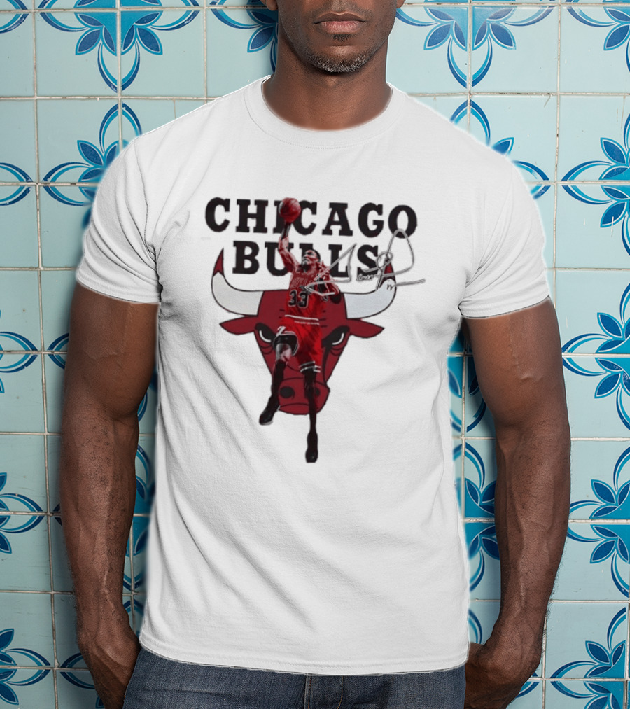 Scottie Pippen 33 Chicago Bulls Jumping Dunk Iconic Bulls T-Shirt