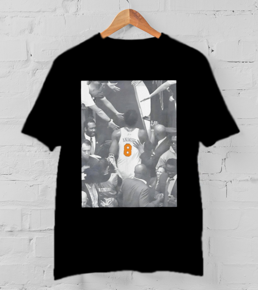 New York Knicks OG Anunoby Number 8 Jersey In Crowd Scene T-Shirt