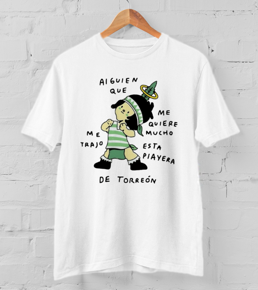 Alguien Que Me Quiere Mucho Me Trajo Esta Playera De Torreón Estilo Caricatura Niño Deportista Verde T-Shirt
