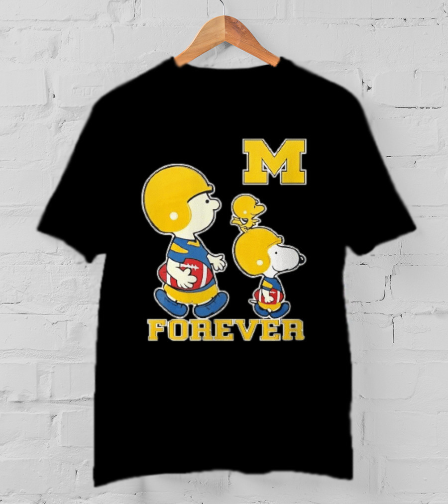 Peanuts Forever Michigan Wolverines M Football Charlie Brown Snoopy Woodstock T-Shirt