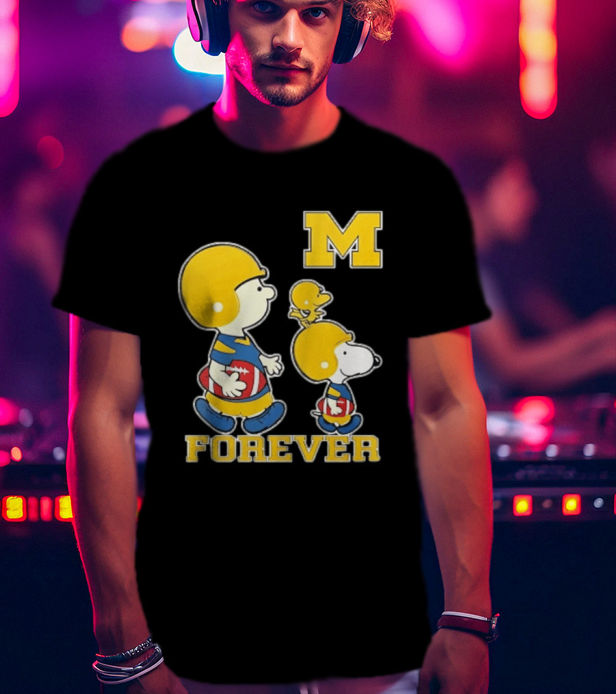Peanuts Forever Michigan Wolverines M Football Charlie Brown Snoopy Woodstock T-Shirt