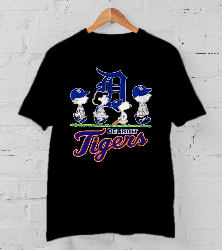Peanuts Gang Detroit Tigers MLB Collaboration Snoopy Woodstock Baseball Team T-Shirt