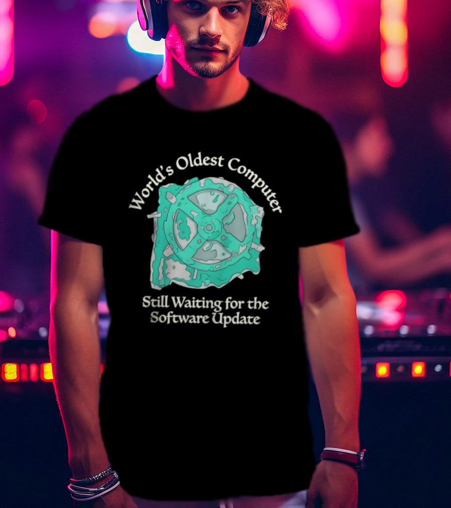 Antikythera Mechanism World's Oldest Computer Still Waiting For The Software Update T-Shirt