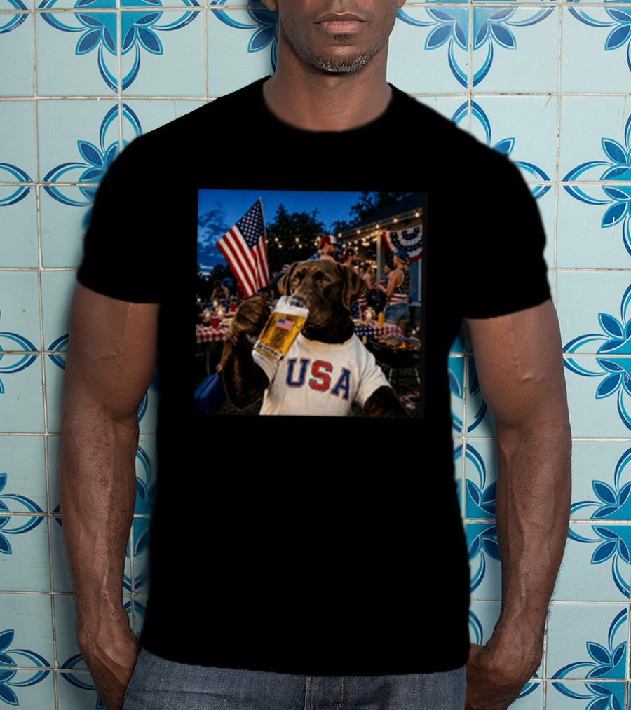 USA Chocolate Lab Drinking Beer American Flag 4th Of July Dog T-Shirt