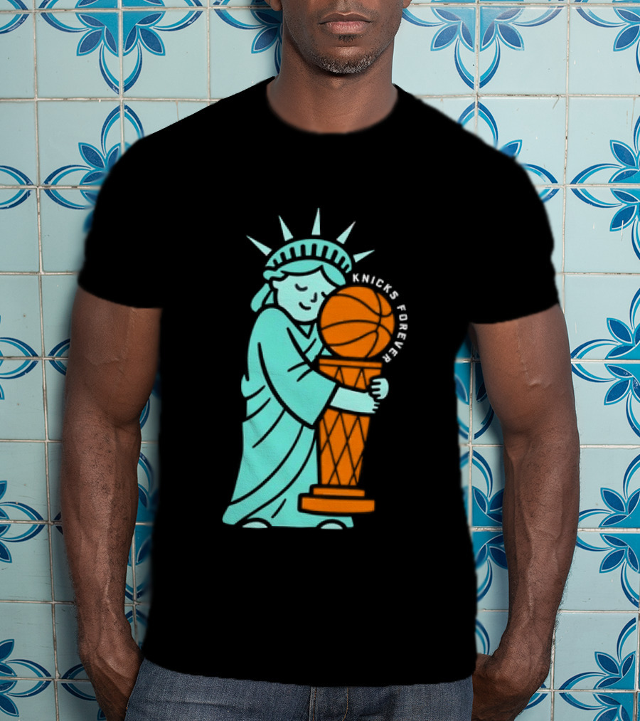 Statue Of Liberty Hug Larry O'Brien Trophy Knicks Forever T-Shirt