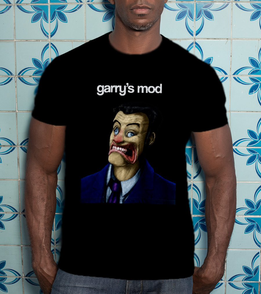 Garry's Mod Distorted Face Posing T-Shirt