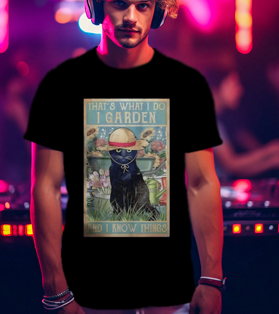 That's What I Do I Garden Cat With Straw Hat And I Know Things T-Shirt