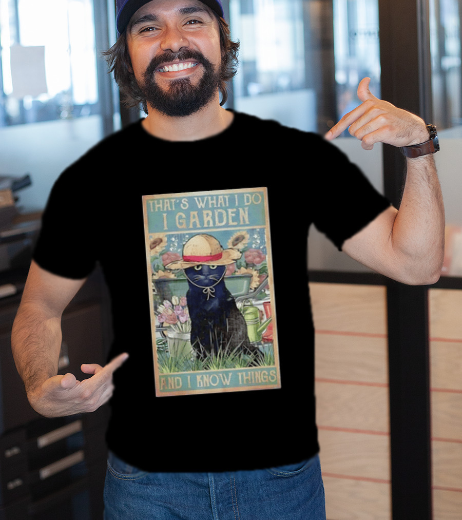That's What I Do I Garden Cat With Straw Hat And I Know Things T-Shirt