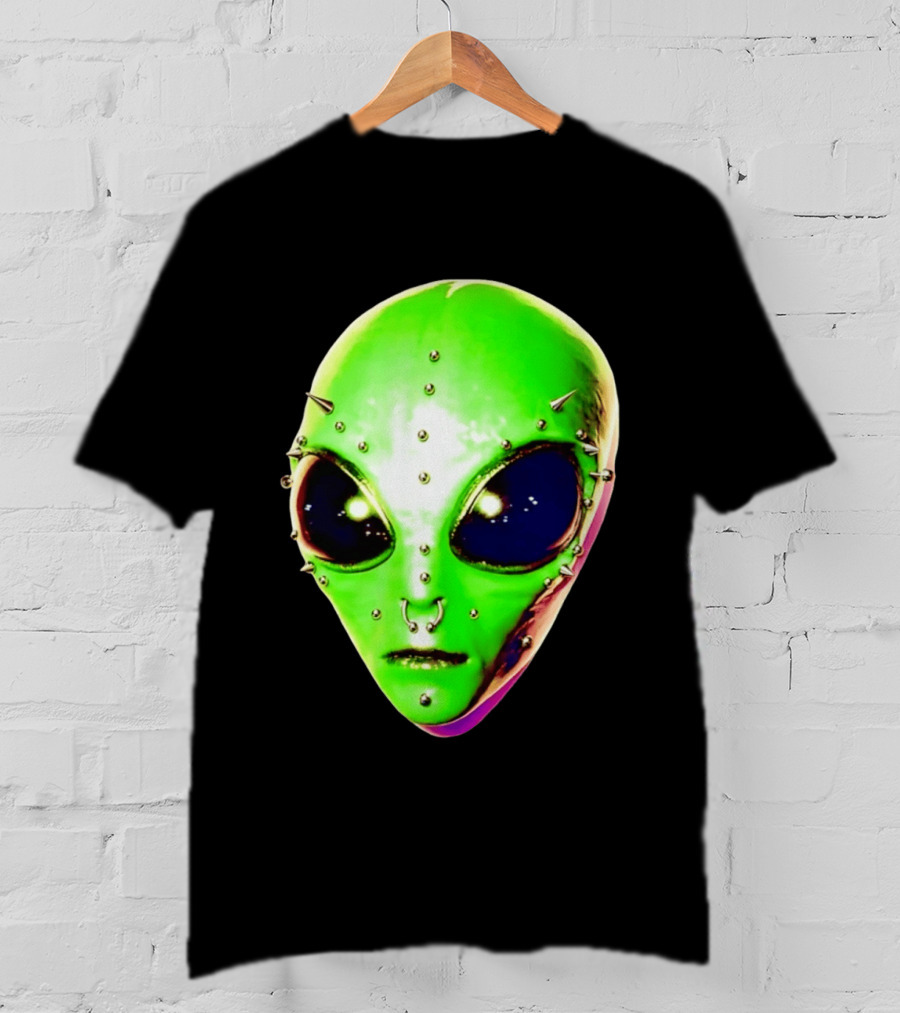 Believe Alien Pierced Face Extraterrestrial Iconic Green Martian Head T-Shirt