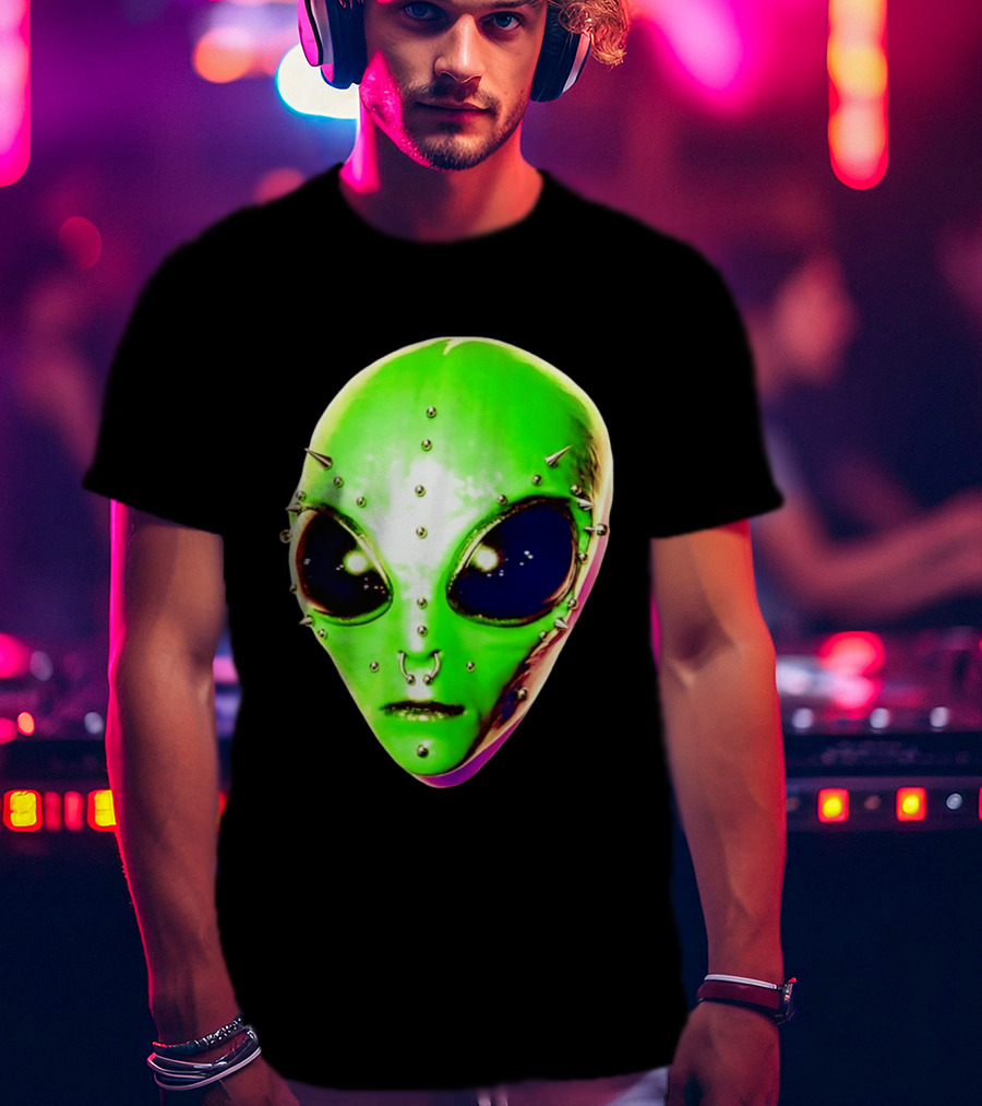 Believe Alien Pierced Face Extraterrestrial Iconic Green Martian Head T-Shirt