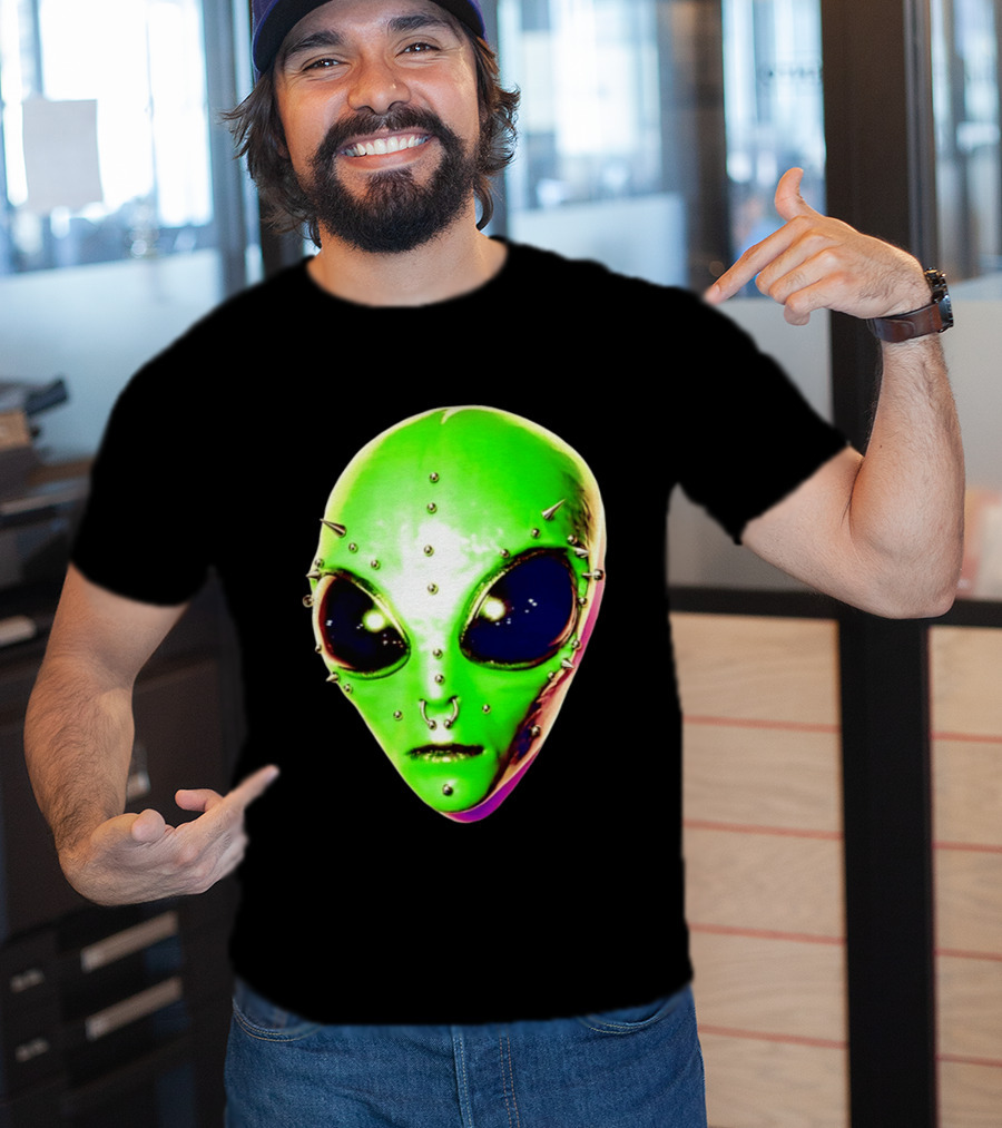 Believe Alien Pierced Face Extraterrestrial Iconic Green Martian Head T-Shirt