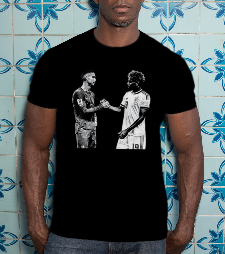Cristiano Ronaldo Lamine Yamal Final Matchup Moment T-Shirt