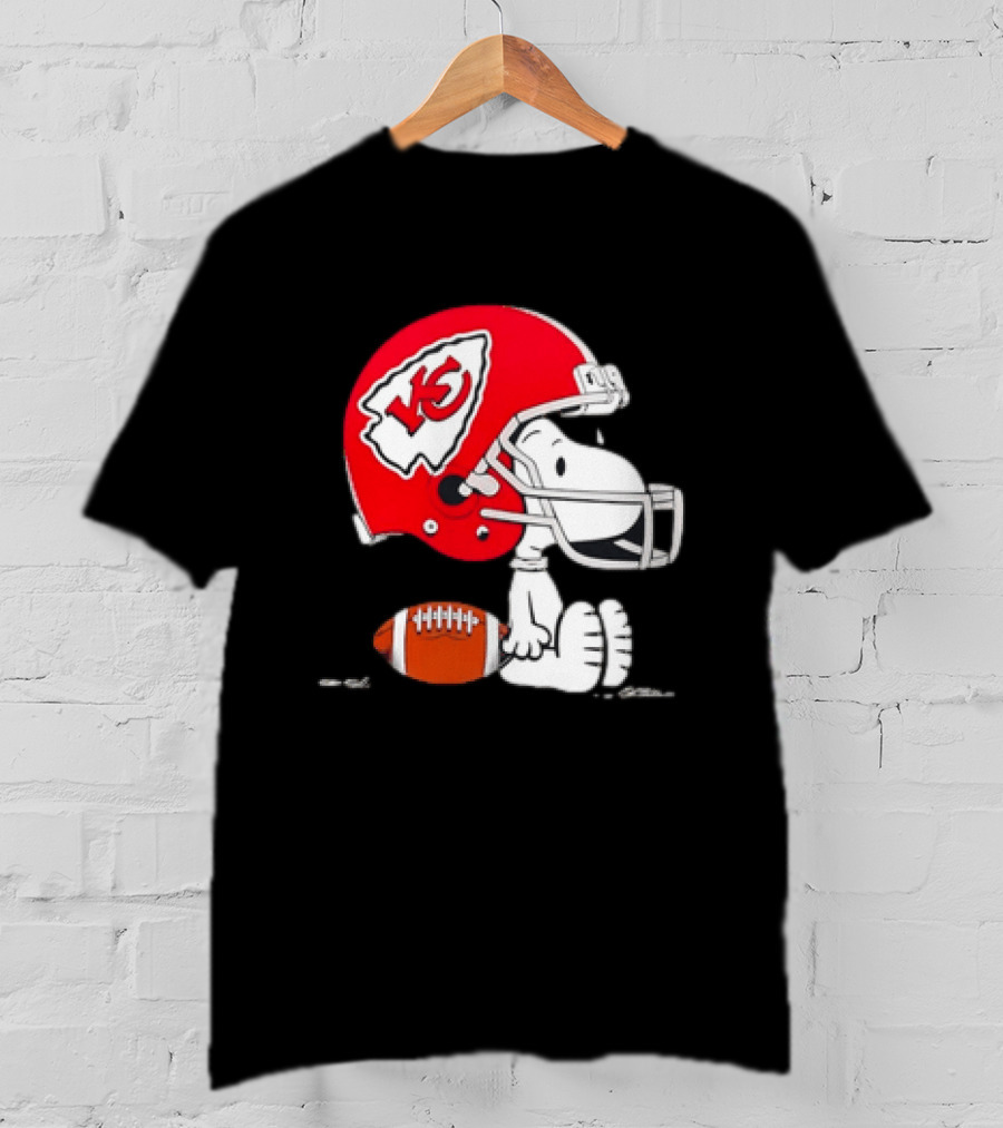 Snoopy Kansas City Chiefs Helmet Football T-Shirt