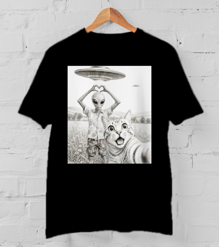 Alien And Cat Selfie UFO Extraterrestrial Meadow Scene T-Shirt