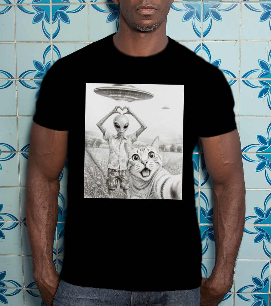 Alien And Cat Selfie UFO Extraterrestrial Meadow Scene T-Shirt