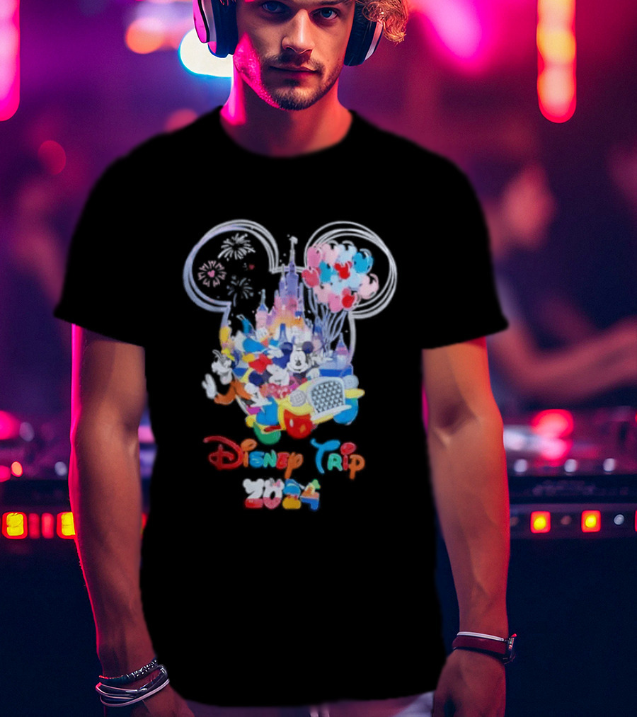 Disney Trip 2024 Mickey Mouse Donald Duck Goofy Minnie Castle Fireworks T-Shirt