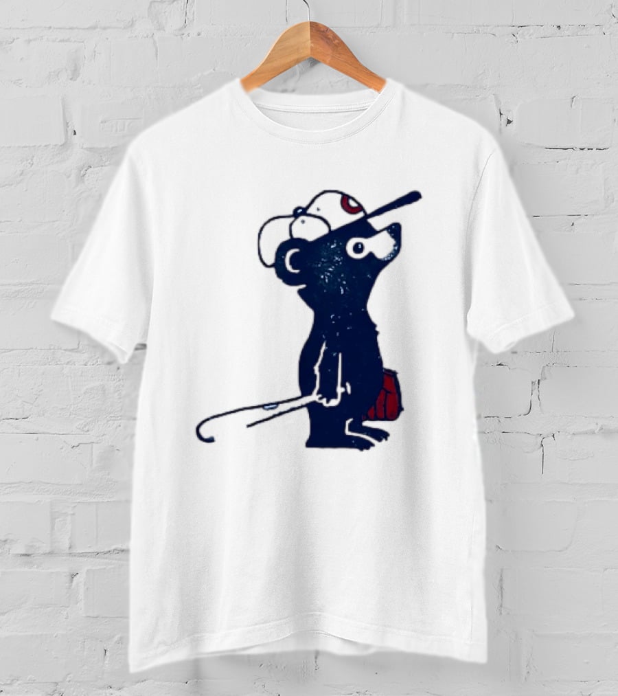 Chicago Cubs Baseball Bear Hitting With Bat And Glove T-Shirt