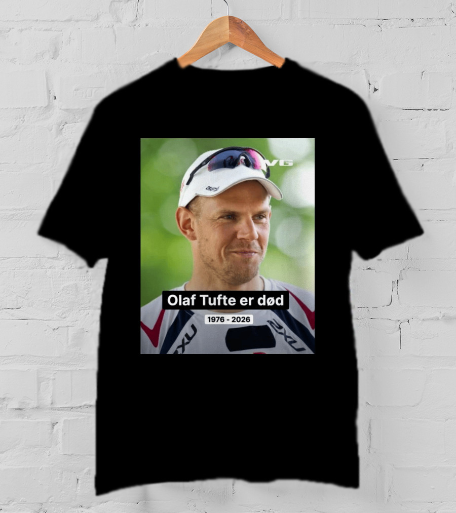Olaf Tufte Er Død 1976 2026 VG 2XU T-Shirt