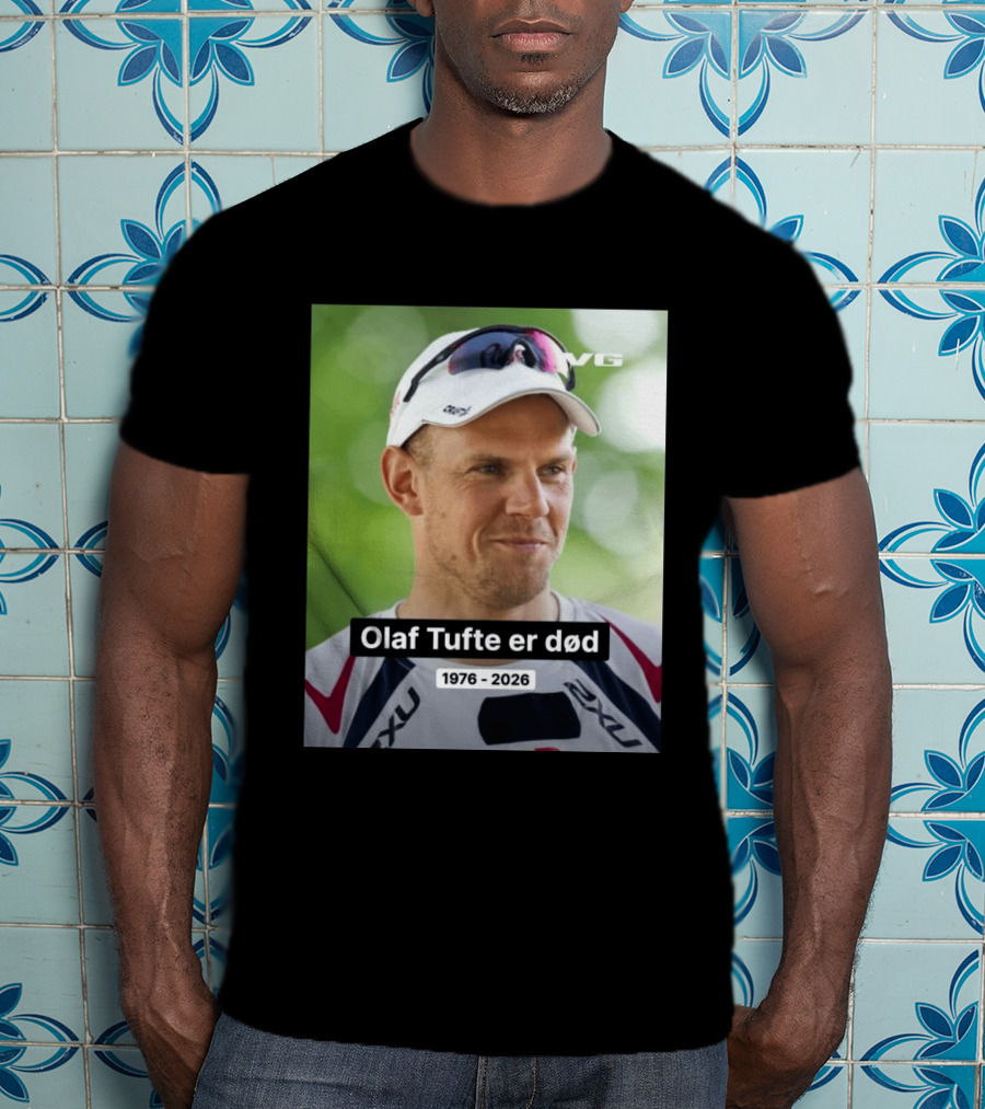 Olaf Tufte Er Død 1976 2026 VG 2XU T-Shirt