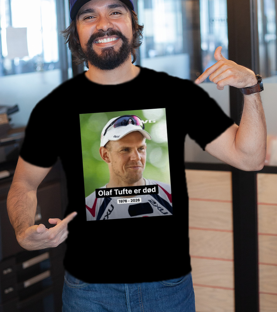Olaf Tufte Er Død 1976 2026 VG 2XU T-Shirt