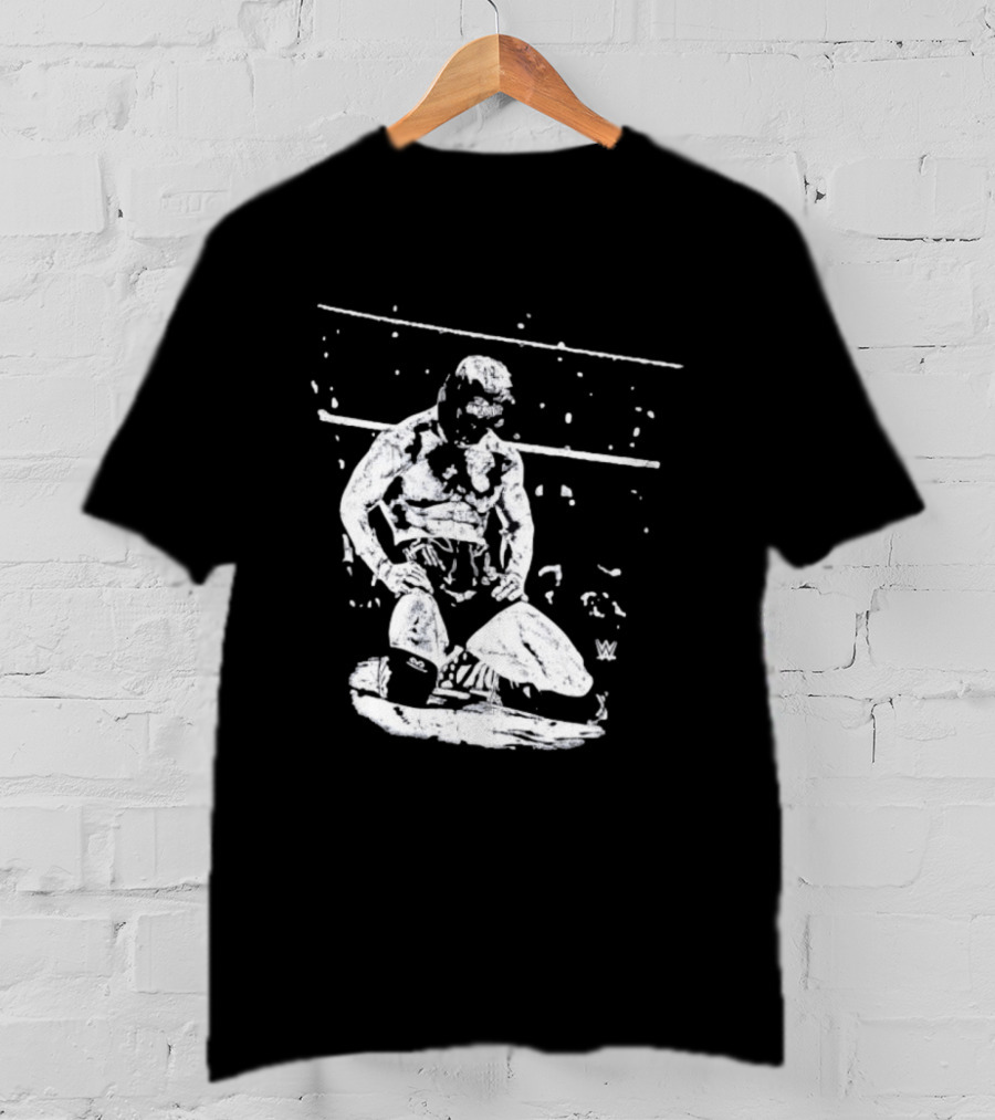 Rey Mysterio WWE Kneeling Pose Iconic Wrestler Image T-Shirt