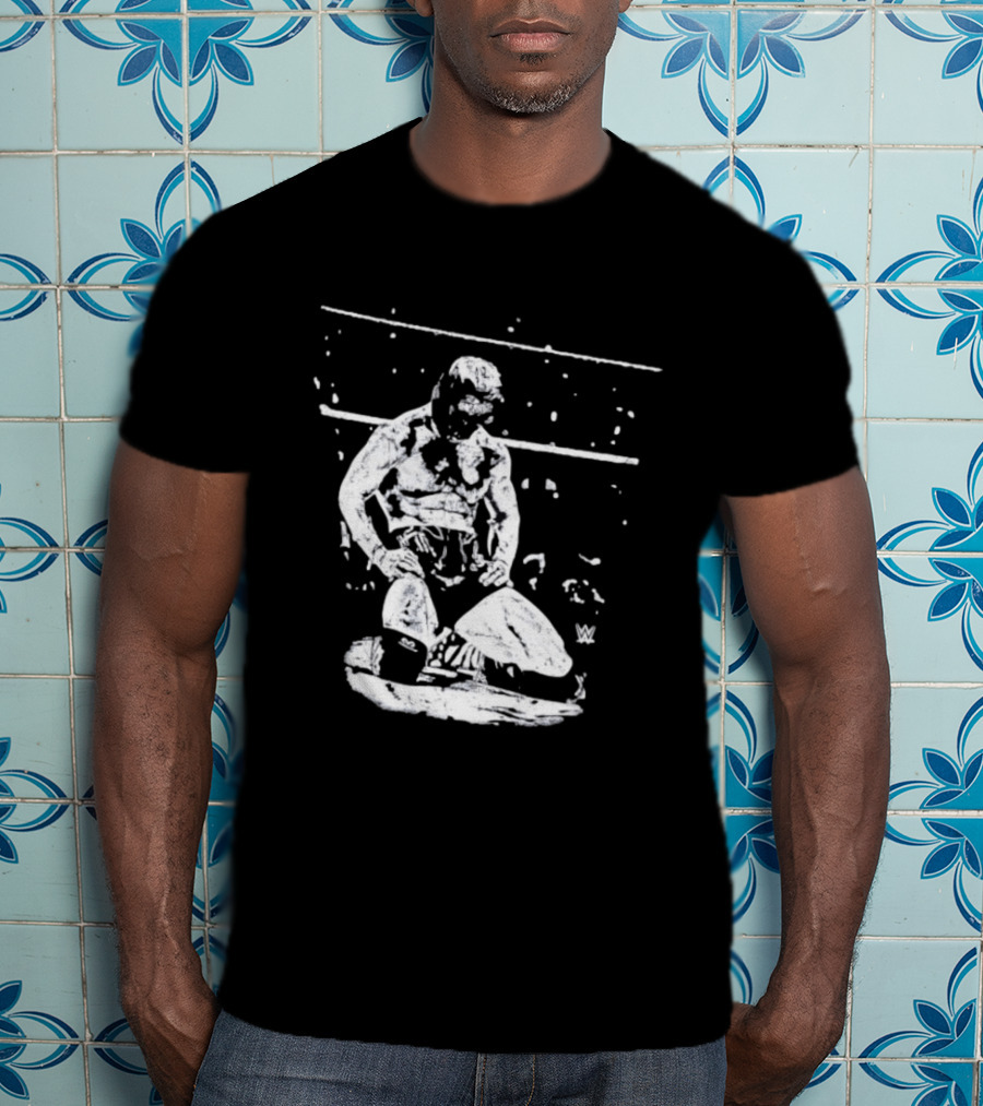 Rey Mysterio WWE Kneeling Pose Iconic Wrestler Image T-Shirt