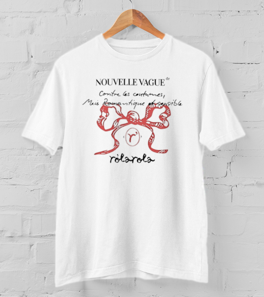 Nouvelle Vague Contre Les Costumes Mais Romantique Et Sensible Rolarola T-Shirt