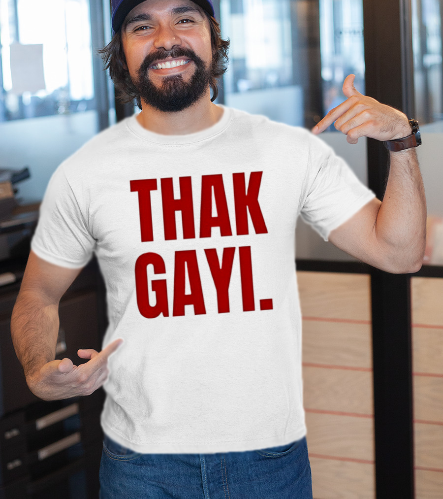 Thak Gayi Hindi Tired Exhausted Text Bold Red T-Shirt