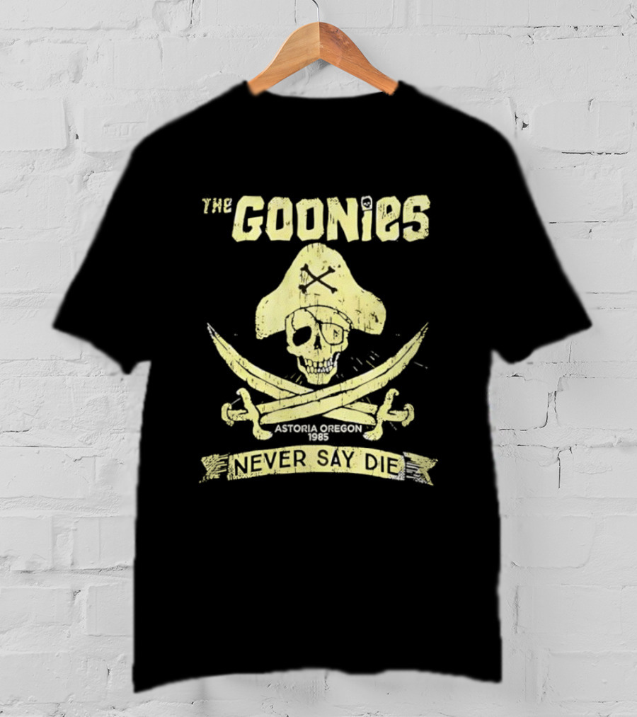 The Goonies Never Say Die Astoria Oregon 1985 Skull Pirate T-Shirt
