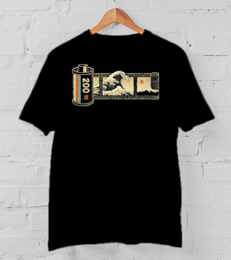 The Great Wave Off Kanagawa Film Roll 200 Vintage Japanese T-Shirt