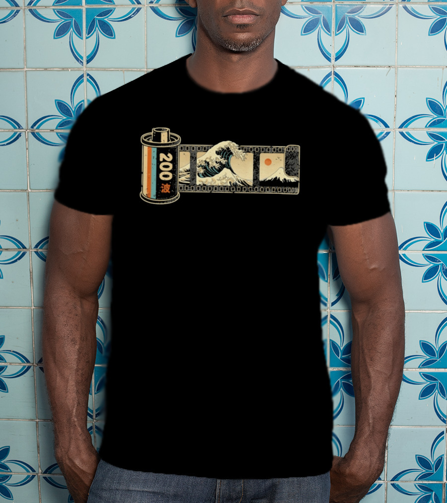 The Great Wave Off Kanagawa Film Roll 200 Vintage Japanese T-Shirt