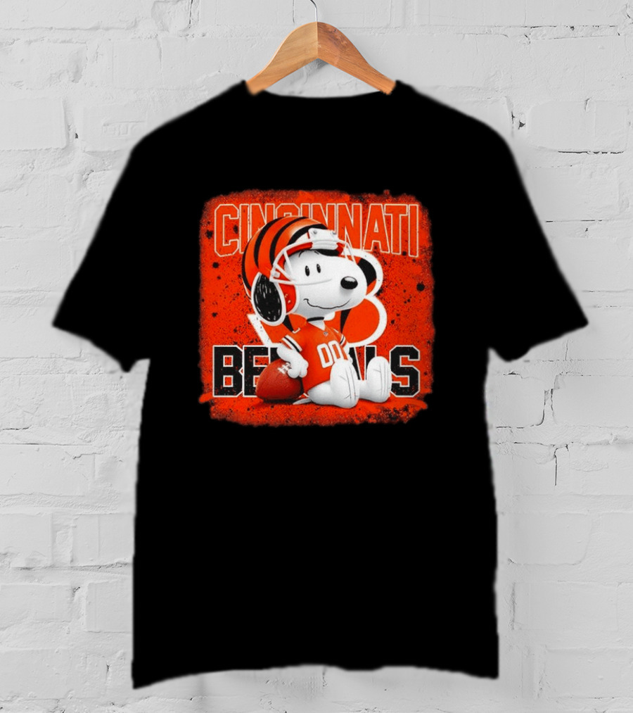 Cincinnati Bengals Snoopy 00 Football Helmet T-Shirt